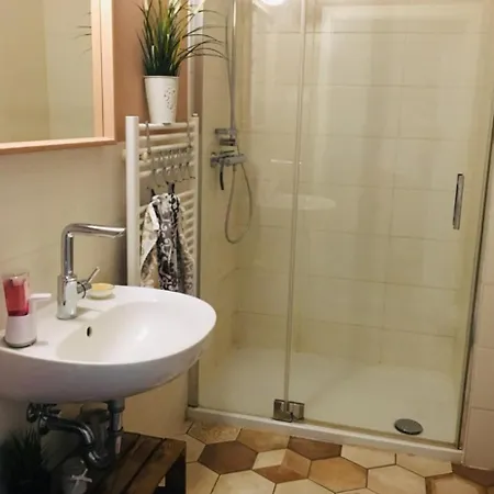 Kleines Gaestezimmer Im Ersten Og Im Familienhaus Mit Eigenem Bad Im Eg * Wißmar